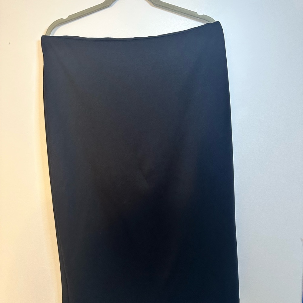 Worthington Woman Black Pencil Skirt 14W – Knee Length with Back Zip